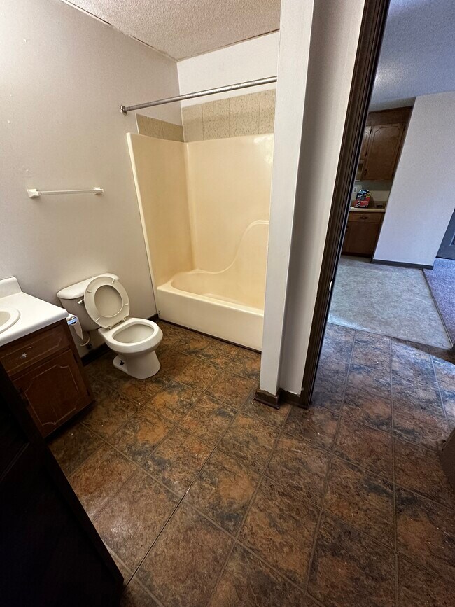 Building Photo - 113 Meadowgreen