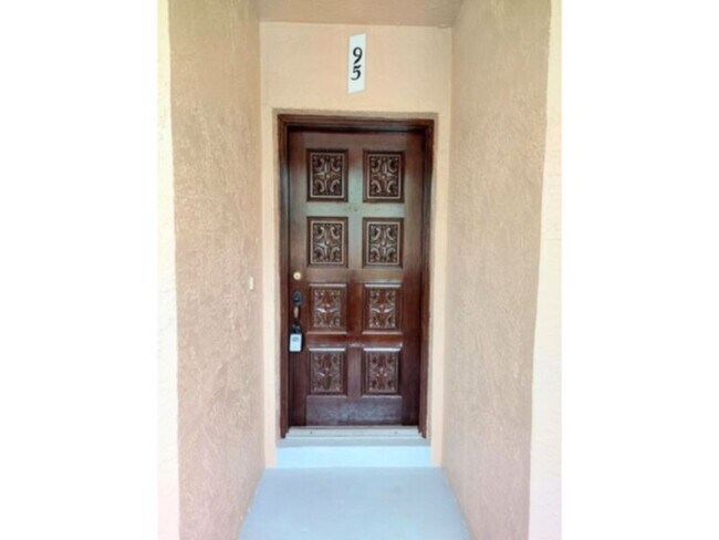 Building Photo - Renovated Intracoastal Front Condo Availab...