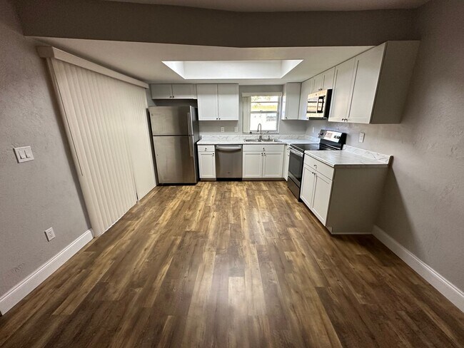 Building Photo - $1600-$2000 P.M