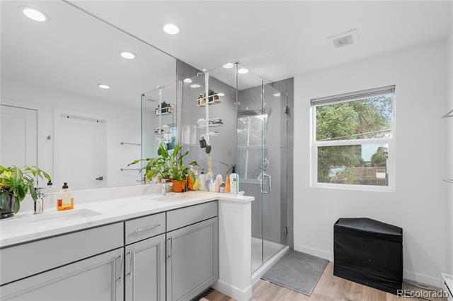 Building Photo - 1400 W Alaska Pl