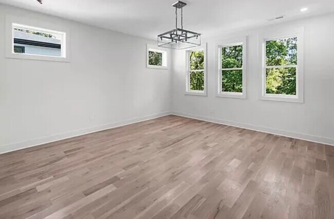 Building Photo - 2323 Carter Ave