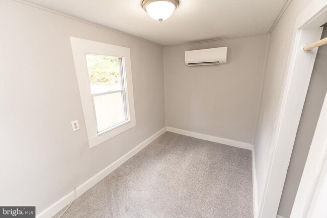 Building Photo - 117 Davis Ln