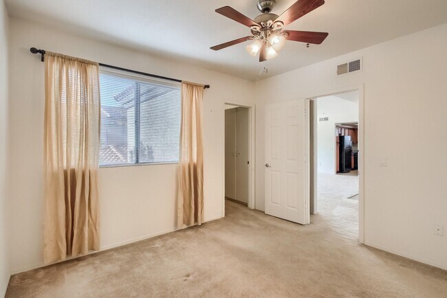 Building Photo - Bright & Spacious 2 Bed, 2 Bath Apartment