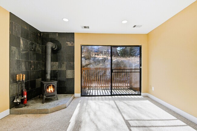 Building Photo - 1901 Clear Creek Dr