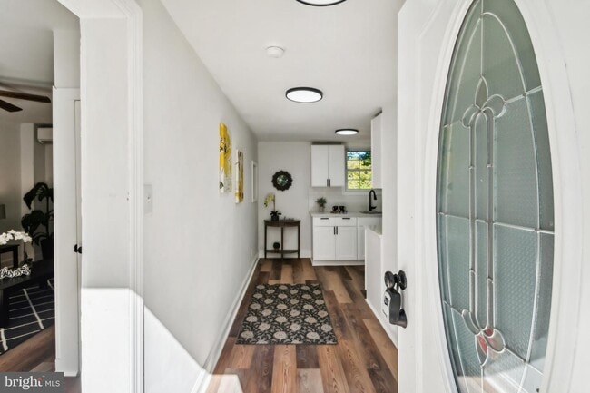 Building Photo - 1306 W Rene Ave