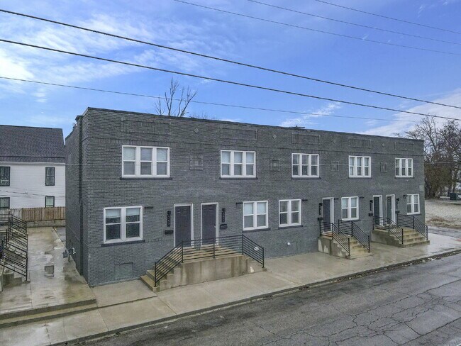 Building Photo - Modern 2BR Townhouse | Walk to Downtown | All Utilities Included
