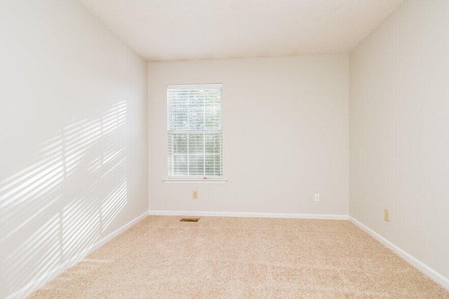 Building Photo - 300 Vernon Traylor Dr