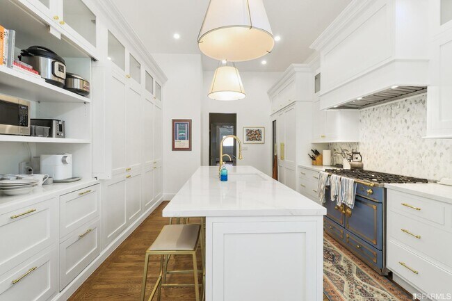 Building Photo - 3242 Washington St