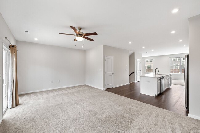 Building Photo - **End Unit 4/3.5 Townhome in Great Durham Location**