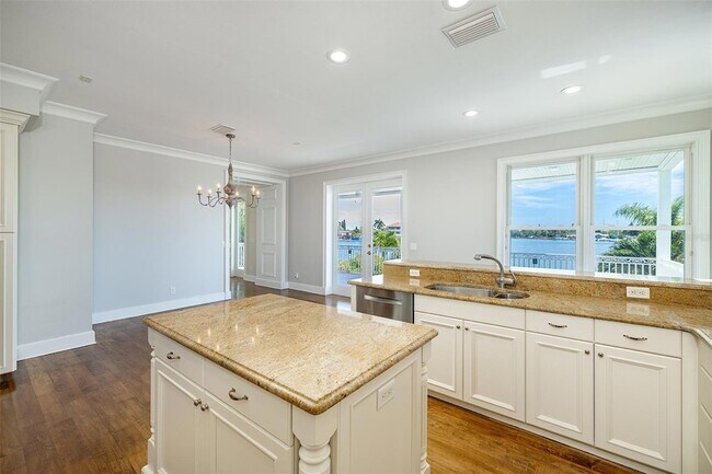 Building Photo - 821 Bay Point Dr