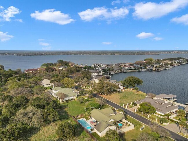 Building Photo - 202 Lighthouse Dr