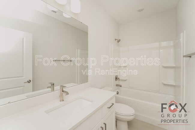 Building Photo - 908 Mary Max Dr
