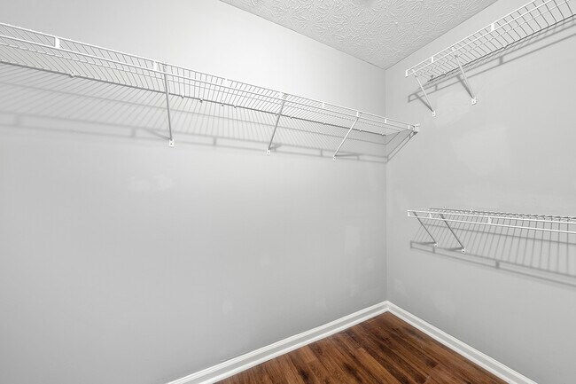 Building Photo - 1526 Venetian Dr SW