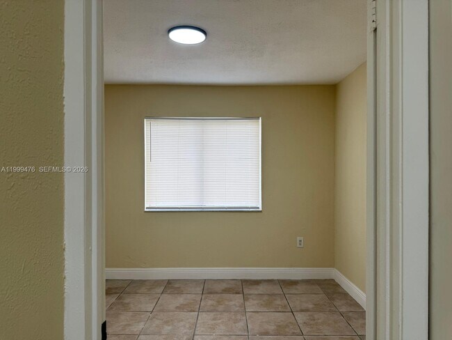 Building Photo - 2310 W 60th St