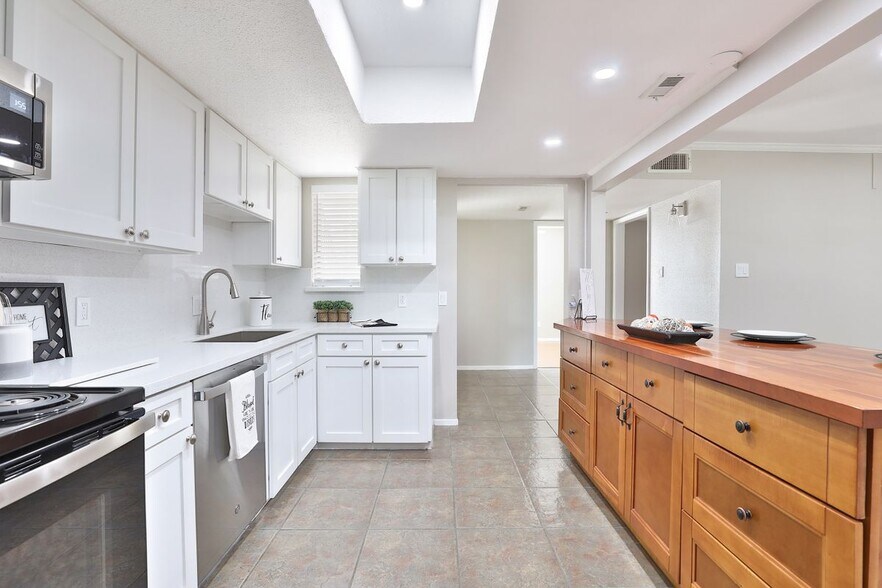 Building Photo - 5005 Georgi Ln