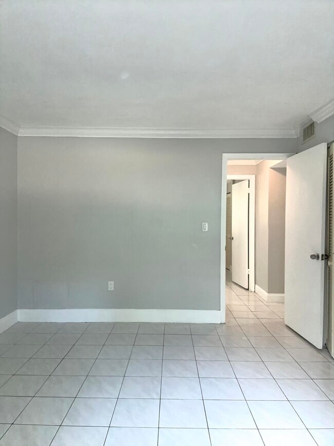 Building Photo - 6074 Forest Hill Blvd