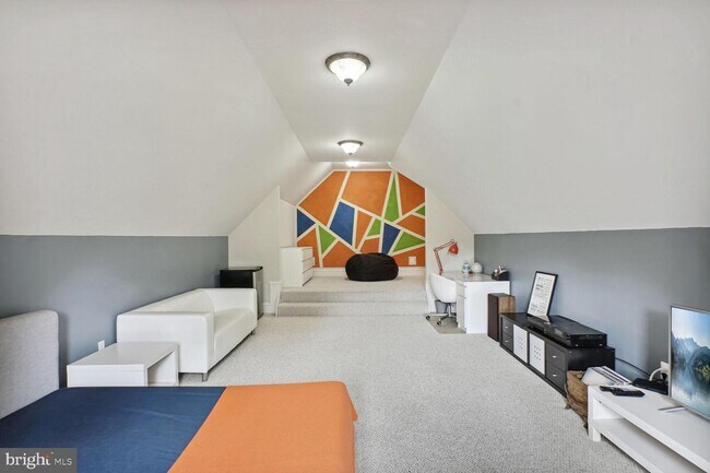 Building Photo - 5248 Clifton St