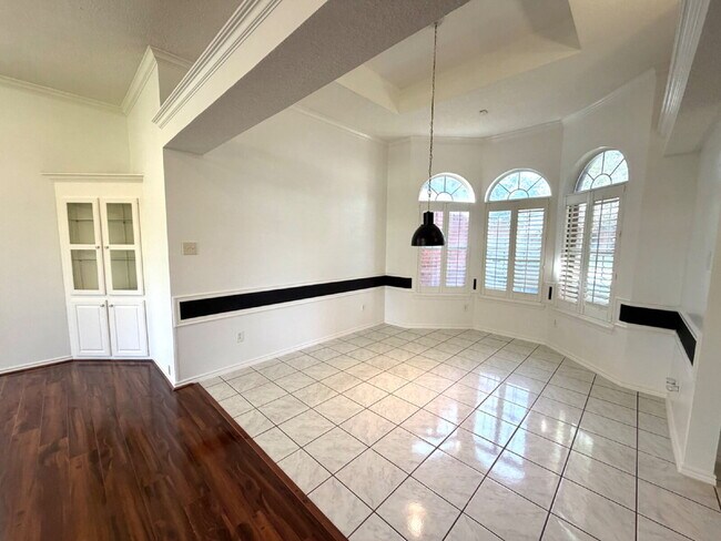 Building Photo - Beautiful 3 Bed, 2 Bath Home in an Established, Centrally Located Neighborhood