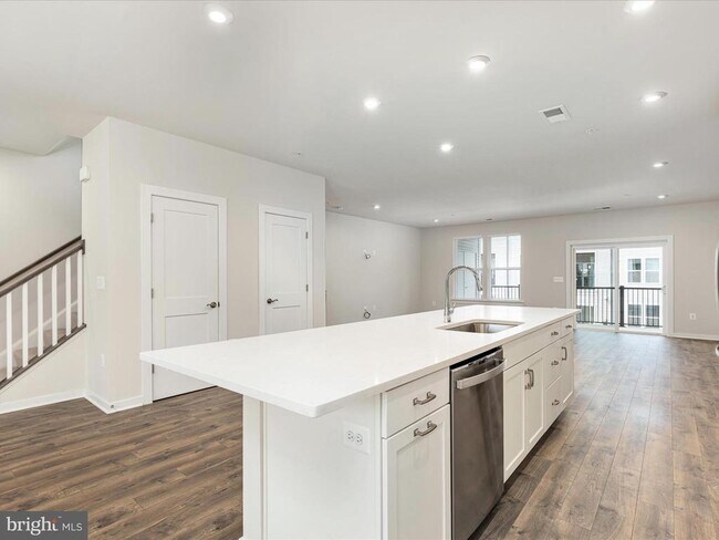 Building Photo - 44485 Wolfhound Sq