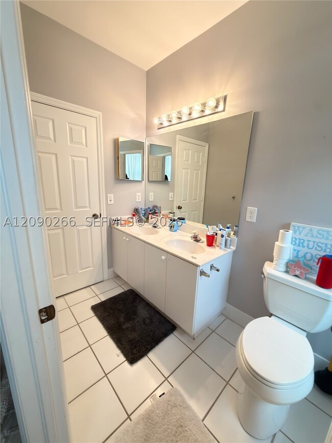 Building Photo - 5051 SW 35th Way