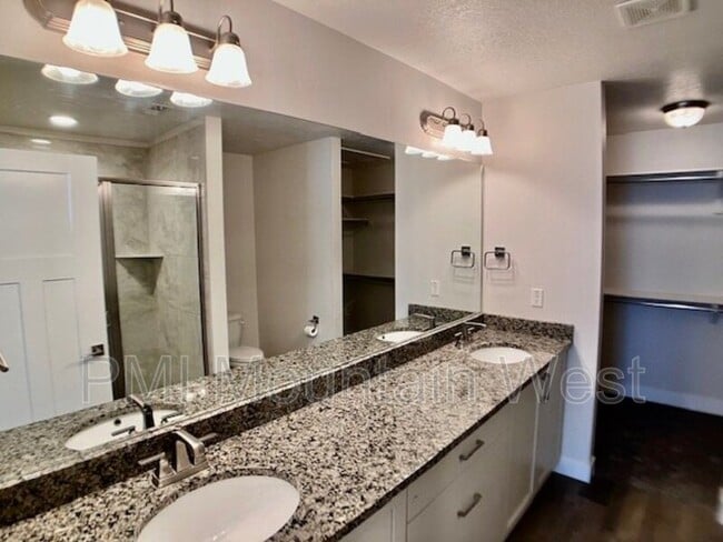 Building Photo - 269 E Ellen Ln