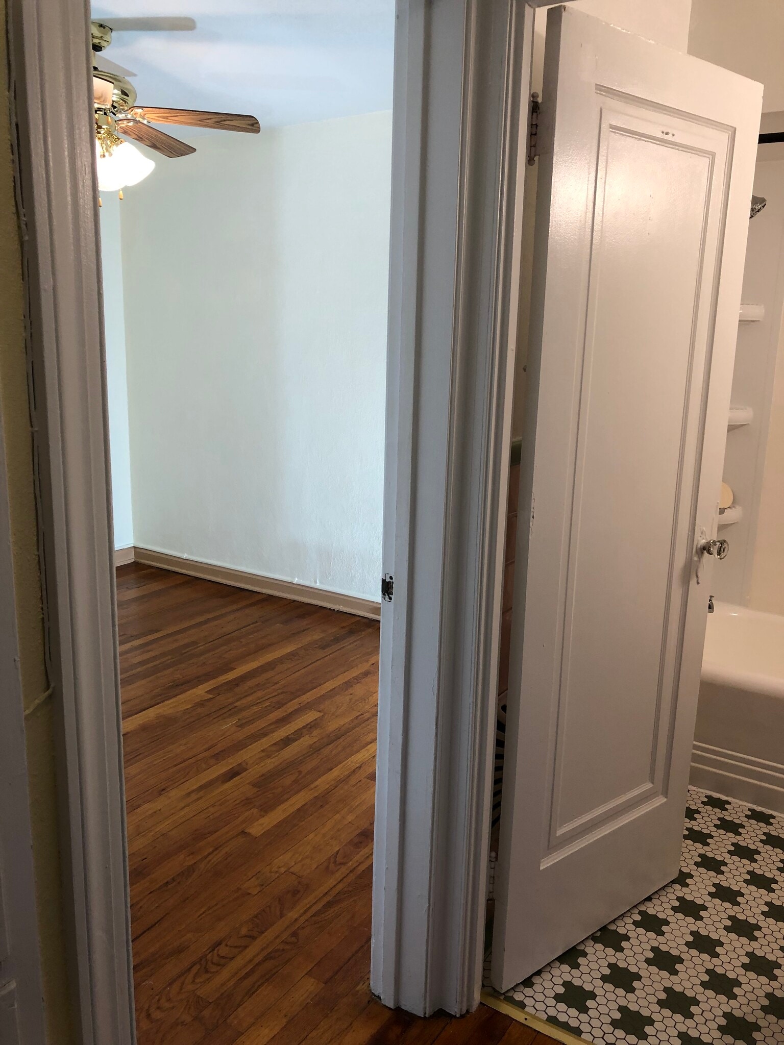 Building Photo - 735 Lincolnway E