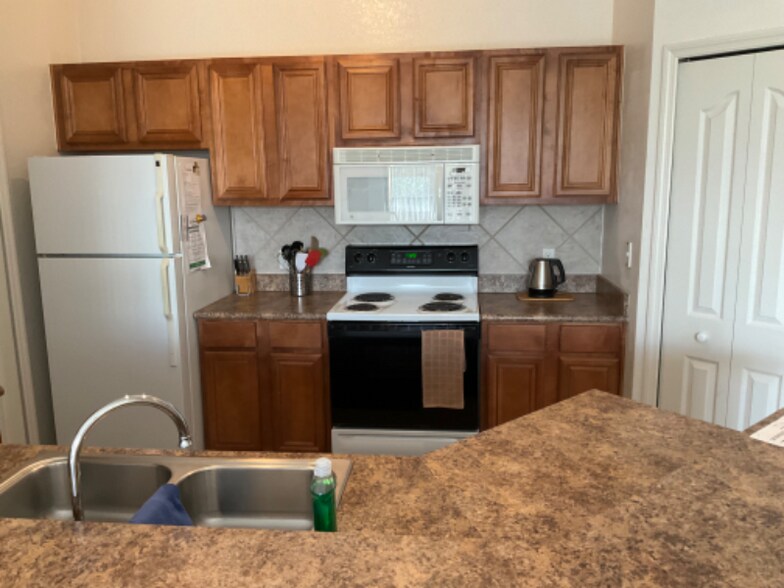 Building Photo - 8351-8338 38th St Cir E