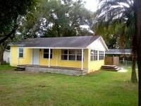 Building Photo - Awesome 2BR/1BA w/Open Floor Plan, Deck, L...