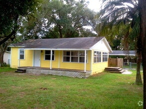 Building Photo - Awesome 2BR/1BA w/Open Floor Plan, Deck, L...