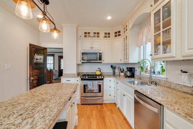 Building Photo - West Ghent