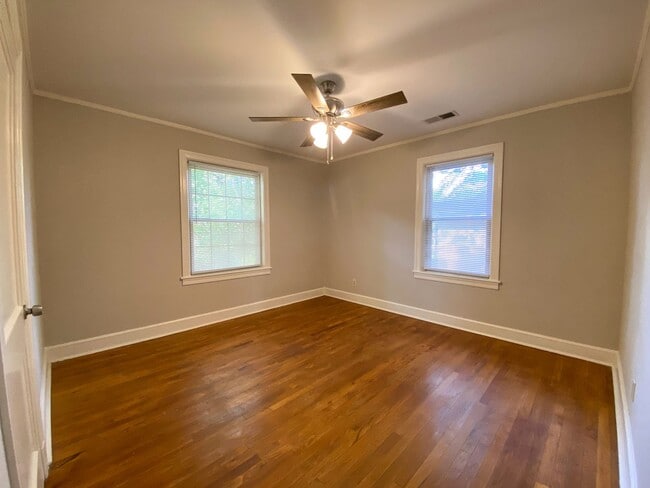 Building Photo - 2 bed, 1 bath near the University of Memphis