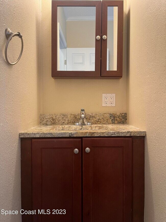 Building Photo - 7050 Bismark Rd