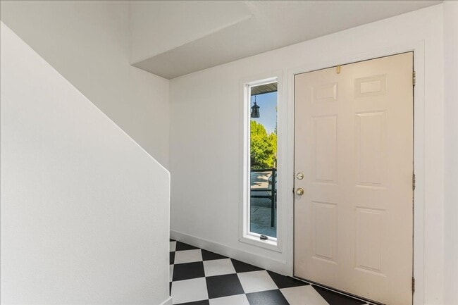 Building Photo - Versatile 4-Bedroom Corner Condo with Main...