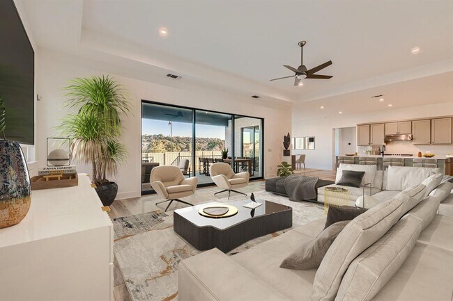 Building Photo - 300 Alava Wy