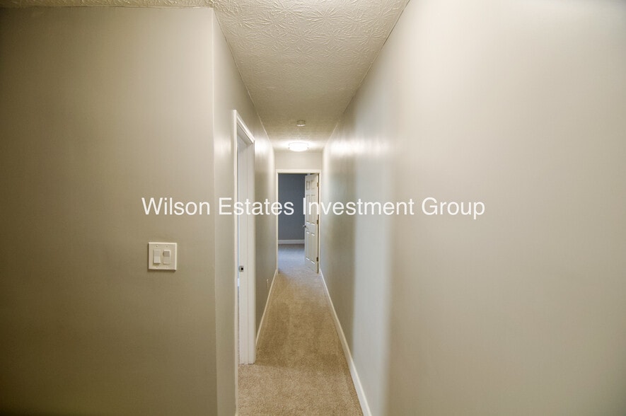 Building Photo - 213 Midland Ave