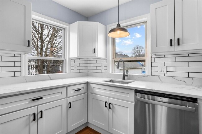 Building Photo - 1A Puritan Ave