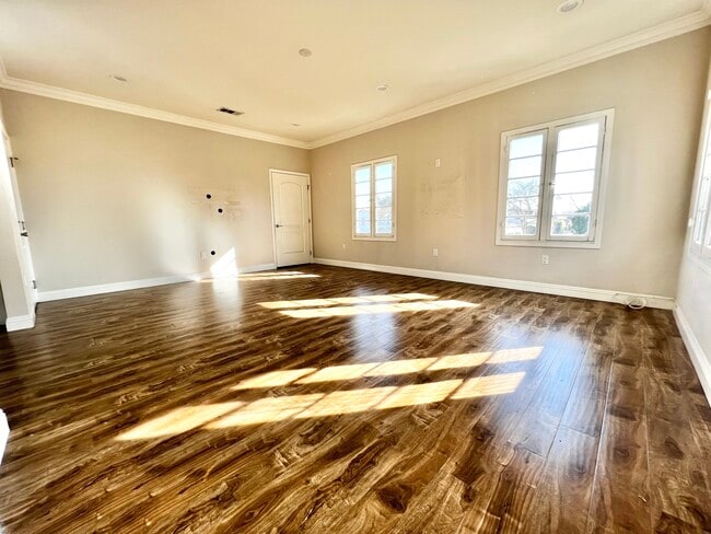 Building Photo - 6261 W Olympic Blvd