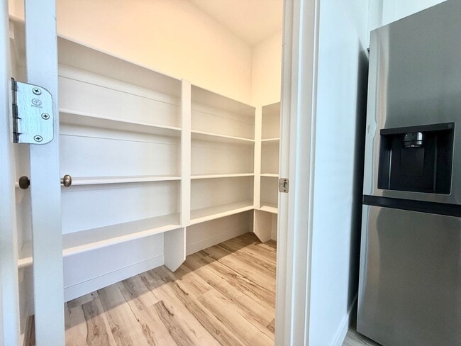 Building Photo - 3 Bed + 2.5 Bath Townhome w/ Garage, Storage & Dogs Allowed Near Jordan Landing