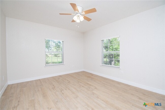 Building Photo - 199 Apache Springs Rd