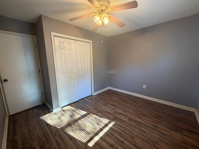 Building Photo - 11 Coulter Dr