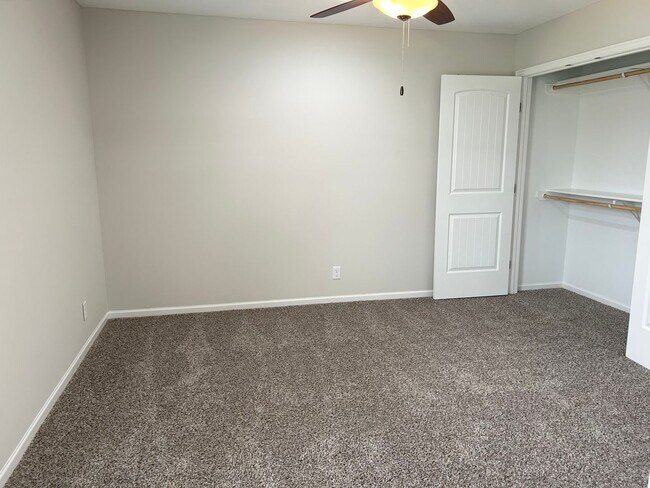 Building Photo - 2 Bed | 2 Bath | 2 Car Garage Single Level Home in Raymore