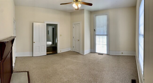 Building Photo - 160 Lyndon Ave