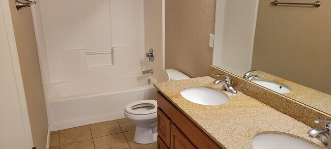 Building Photo - FOUR BEDROOMS IN COLLEGE PARK