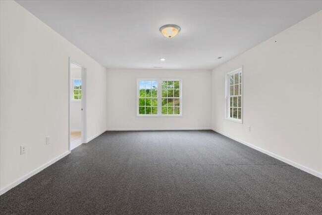 Building Photo - 5 BED 2.5 BATH HOME LOCATED IN BLACKSBURG