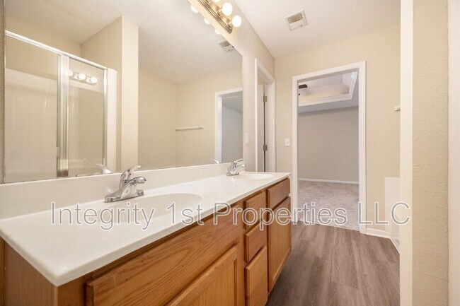 Building Photo - 8880 N Helena Ave