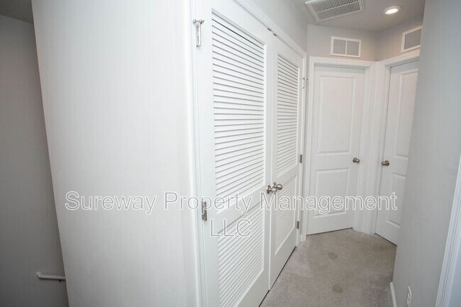 Building Photo - 2 Mulberry ln