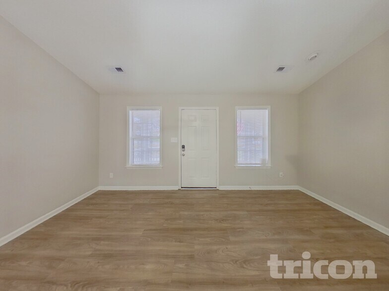 Building Photo - 217 Clear Springs Ct