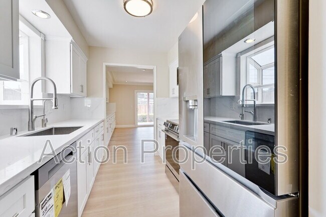 Building Photo - 3806 Century Dr
