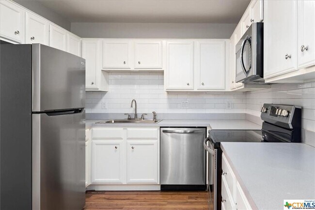 Building Photo - 1206-1208 Hillyer St