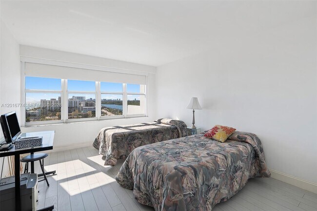 Building Photo - 3111 N Ocean Dr
